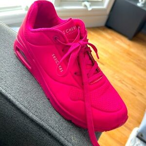 Sketchers HOT PINK Sneakers 👟- Sz 10 Like New
